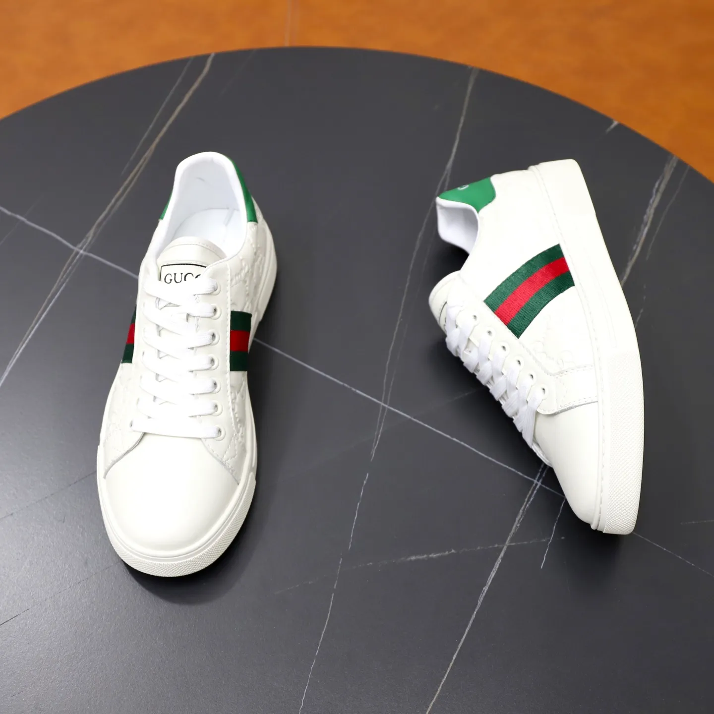 Ex-factory price: 420💰🙅‍♂️🙅‍♂️🙅‍♂️ Brand: Gucci GUCCi Standard code: 38-44 (45 customized) Grade: Same as the official website Material: Original leather splicing, comfortable and breathable sheepskin lining, original wear-resistant outsole Style category: Men's fashionable casual shoes, running, sports shoes, noble luxury brand elements, top luxury Color: actual picture color